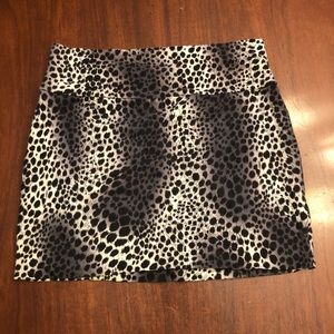 Leopard print pencil skirt - size large
